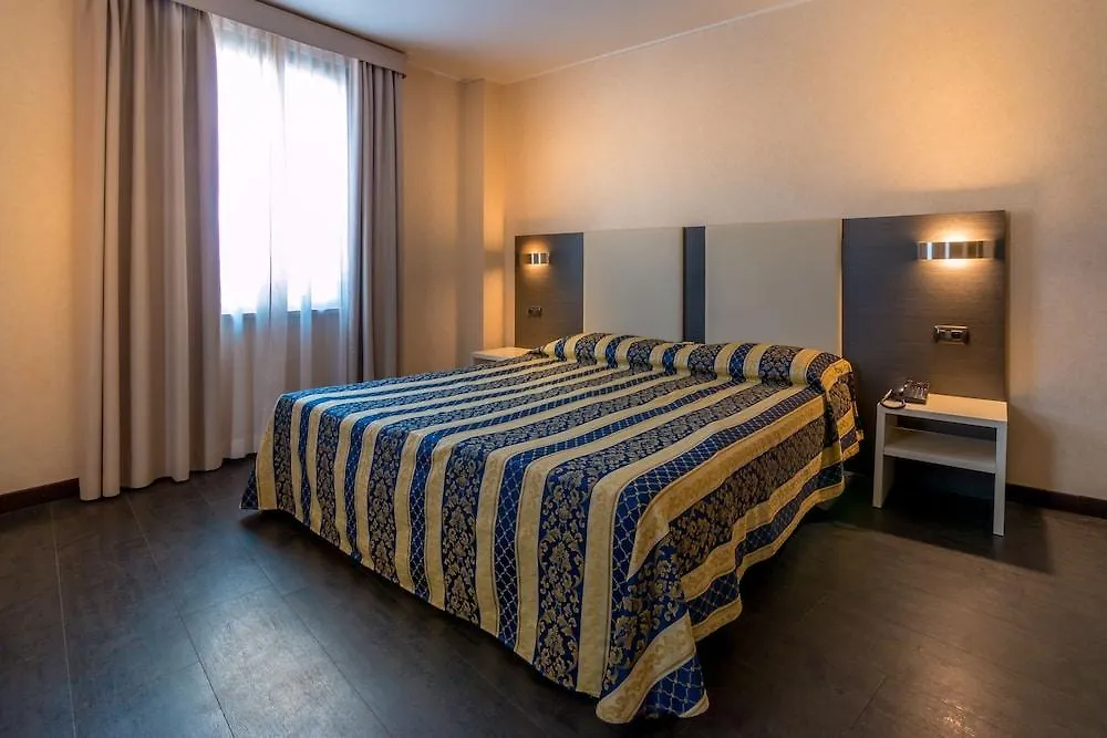 Alfred Hotels Monaco - Ex Forum - Hotel Renove Beausoleil 3*,  France